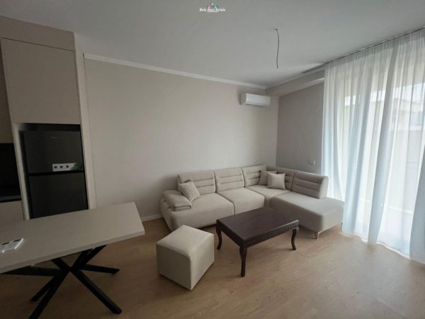 Tirane, jepet me qera apartament 1+1+Ballkon Kati 3, 70 m² 700 € (mine peza)