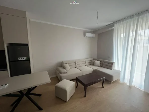 Tirane, jepet me qera apartament 1+1+Ballkon Kati 3, 70 m² 700 € (mine peza)