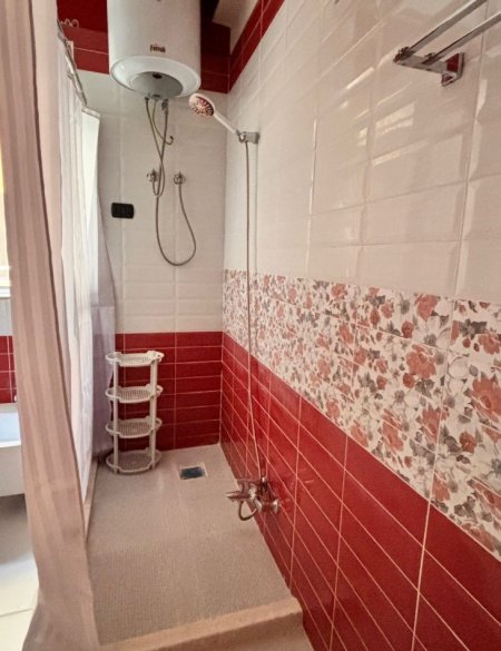 Tirane, jepet me qera Vile 2+1 Kati 2, 90 m² 550 € 