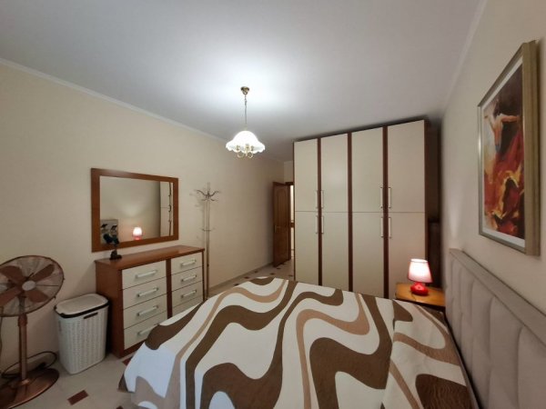 Tirane, jepet me qera apartament 1+1+Ballkon Kati 3, 71 m² 650 € (Kopshti Zoologjik)