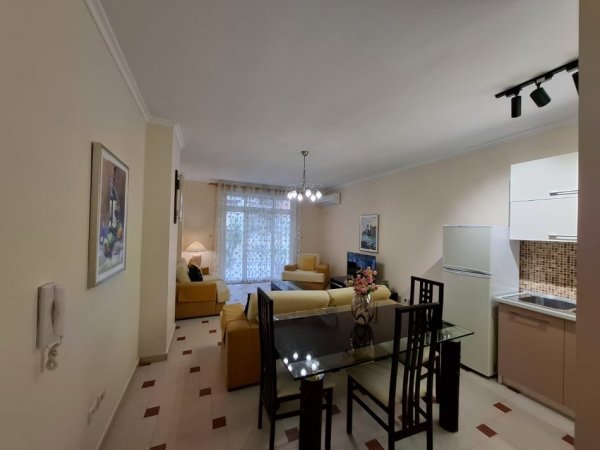 Tirane, jepet me qera apartament 1+1+Ballkon Kati 3, 71 m² 650 € (Kopshti Zoologjik)