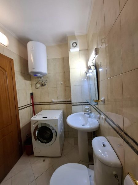 Tirane, jepet me qera apartament 1+1+Ballkon Kati 3, 71 m² 650 € (Kopshti Zoologjik)