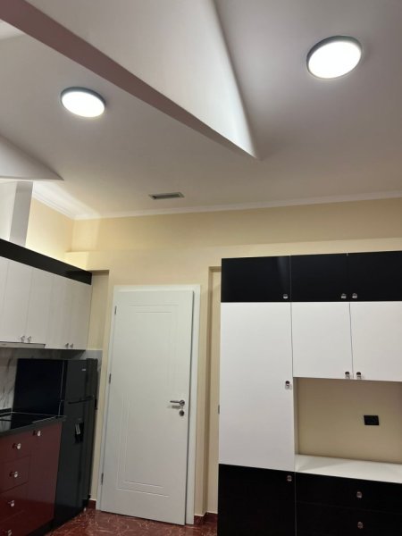 Tirane, jepet me qera apartament 1+1 Kati 4, 35 m² 450 € (rruga elbasanit)