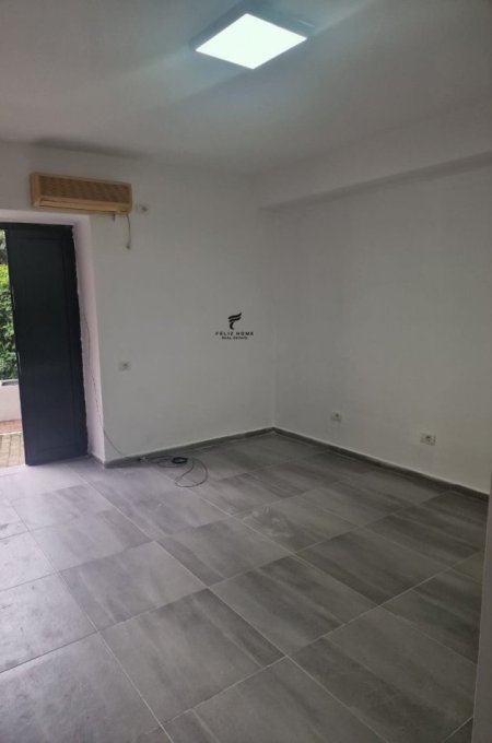 Tirane, jepet me qera dyqan Kati 0, 30 m² 450 € (MINE PEZA)