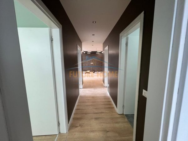 Tirane, shitet apartament 3+1 Kati 4, 132 m² 200.000 € (Unaza e Re)