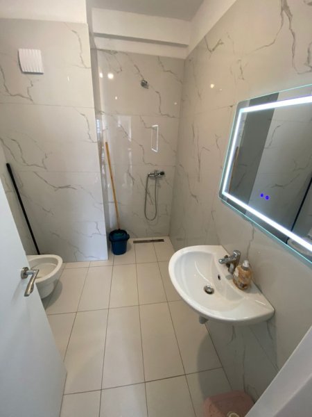 Tirane, jepet me qera apartament 2+1 Kati 7, 96 m² 500 € (Univers City)