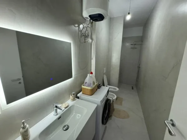 Tirane, jepet me qera apartament 1+1 Kati 1, 400 € 