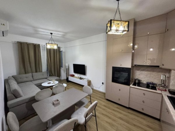Tirane, jepet me qera apartament 1+1 Kati 1, 400 € 