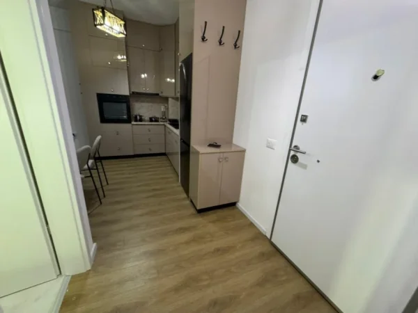 Tirane, jepet me qera apartament 1+1 Kati 1, 400 € 