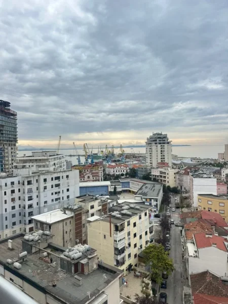 !!Dhene!!Durres, jepet me qera apartament 1+1+Ballkon Kati 10, 70 m² 400 € (Siper Raiffaisen Bank, Bashkia)