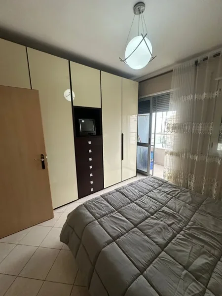 !!Dhene!!Durres, jepet me qera apartament 1+1+Ballkon Kati 10, 70 m² 400 € (Siper Raiffaisen Bank, Bashkia)