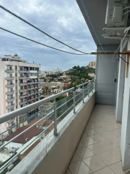 !!Dhene!!Durres, jepet me qera apartament 1+1+Ballkon Kati 10, 70 m² 400 € (Siper Raiffaisen Bank, Bashkia)