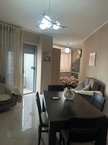 !!Dhene!!Durres, jepet me qera apartament 1+1+Ballkon Kati 10, 70 m² 400 € (Siper Raiffaisen Bank, Bashkia)