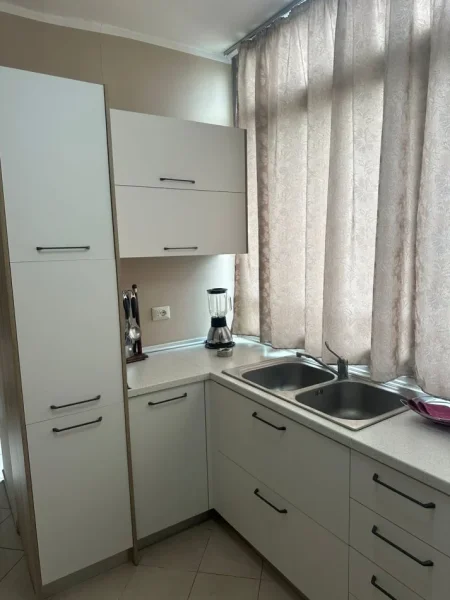 !!Dhene!!Durres, jepet me qera apartament 1+1+Ballkon Kati 10, 70 m² 400 € (Siper Raiffaisen Bank, Bashkia)