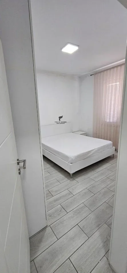 Tirane, jepet me qera apartament 1+1 Kati 3, 60 m² 600 € (RRUGA E BARRIKADAVE)