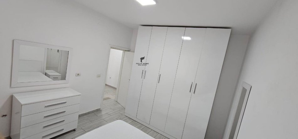 Tirane, jepet me qera apartament 1+1 Kati 3, 60 m² 600 € (RRUGA E BARRIKADAVE)