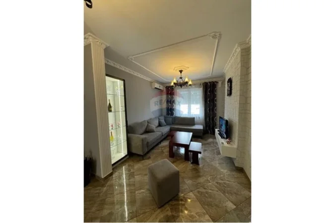 Tirane, jepet me qera apartament 2+1 , 95 m² 950 € (Blloku)