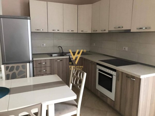 Tirane, jepet me qera apartament 1+1+Ballkon Kati 1, 56 m² 370 € (FRESK)