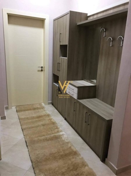 Tirane, jepet me qera apartament 1+1+Ballkon Kati 1, 56 m² 370 € (FRESK)