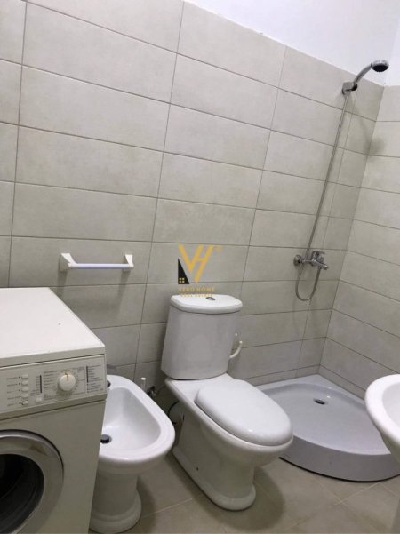 Tirane, jepet me qera apartament 1+1+Ballkon Kati 1, 56 m² 370 € (FRESK)