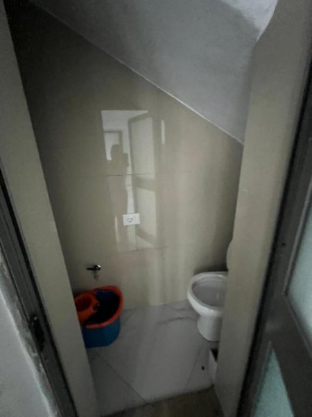 Tirane, jepet me qera dyqan Kati 0, 48 m² 600 € (Vasil Shanto)