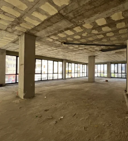 Tirane, jepet me qera ambjent biznesi Kati 2, 500 m² 3.500 € 