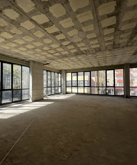 Tirane, jepet me qera ambjent biznesi Kati 2, 500 m² 3.500 € 