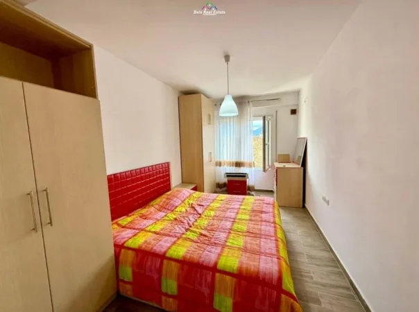 Tirane, jepet me qera apartament duplex 1+1+Ballkon Kati 1, 110 m² 600 € (kodra e diellit)