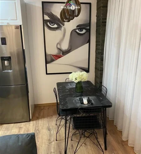 Tirane, jepet me qera apartament 2+1 Kati 5, 100 m² 700 € (PRANE SYRI TV)