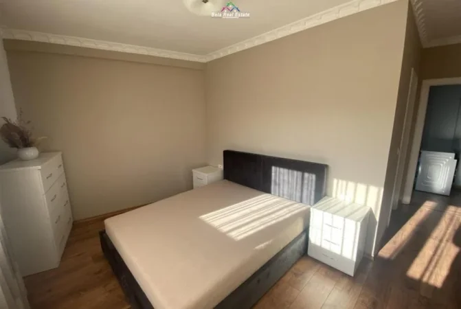 Tirane, jepet me qera apartament 2+1 Kati 5, 100 m² 700 € (PRANE SYRI TV)