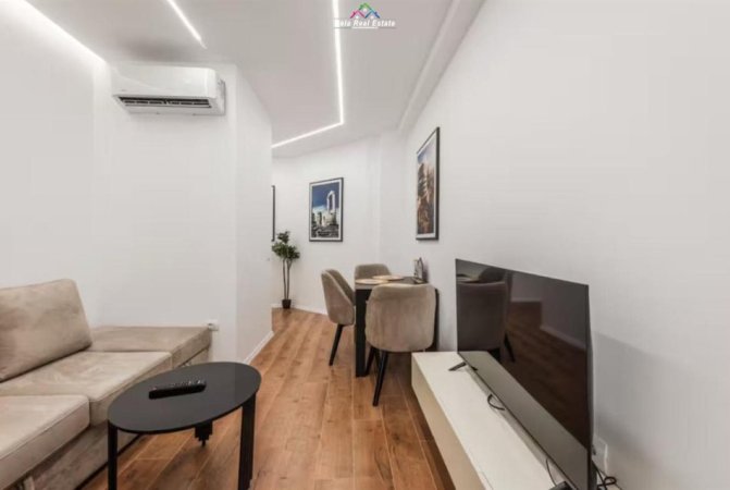Tirane, jepet me qera apartament 1+1 Kati 5, 55 m² 700 € (PRANE SHKOLLES KONFERENCA E PEZES)
