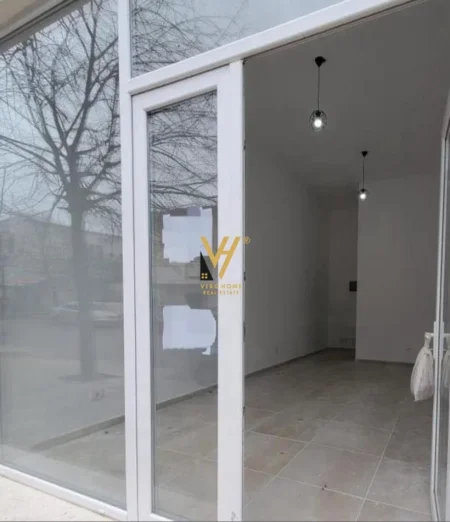 Tirane, jepet me qera ambjent biznesi Kati 0, 66 m² 1.400 € (VASIL SHANTO)