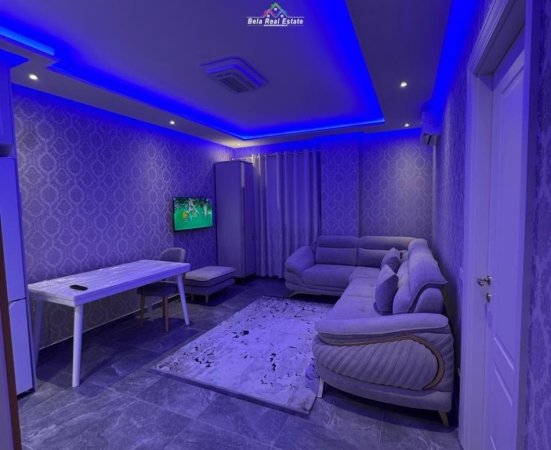 Tirane, jepet me qera apartament 1+1+Ballkon Kati 8, 68 m² 500 € (UNIVERS CITY)
