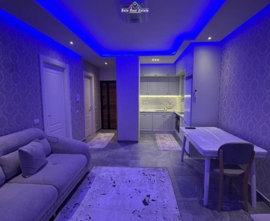 Tirane, jepet me qera apartament 1+1+Ballkon Kati 8, 68 m² 500 € (UNIVERS CITY)