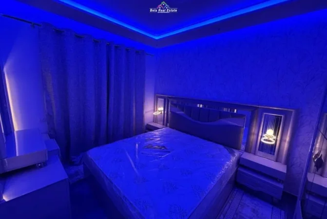 Tirane, jepet me qera apartament 1+1+Ballkon Kati 8, 68 m² 500 € (UNIVERS CITY)