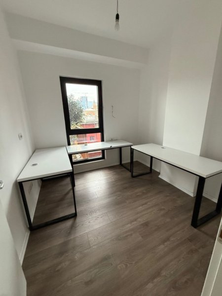 Tirane, jepet me qera zyre Kati 3, 105 m² 1.100 € (RRUGA E KAVAJES)