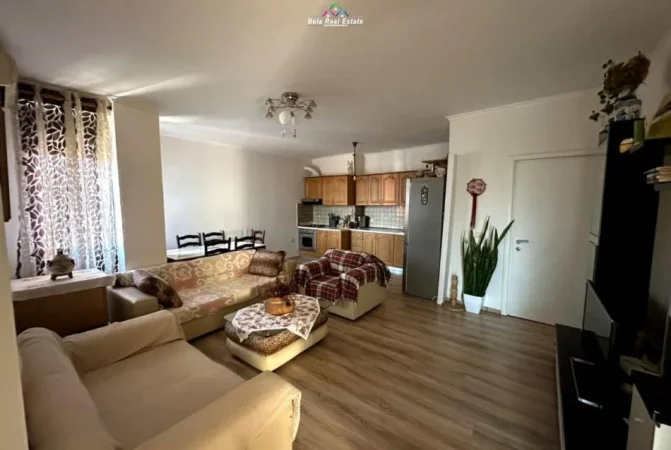Tirane, jepet me qera apartament 2+1 Kati 3, 86 m² 550 € (PRANE UET)