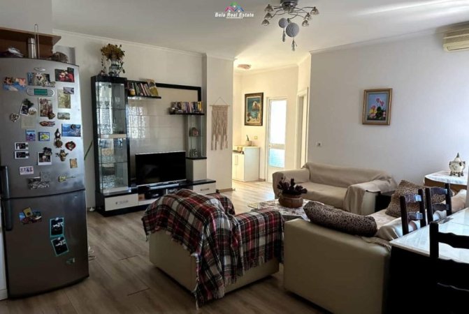 Tirane, jepet me qera apartament 2+1 Kati 3, 86 m² 550 € (PRANE UET)
