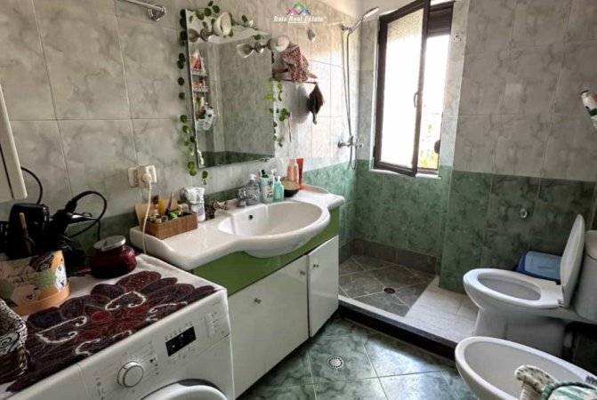 Tirane, jepet me qera apartament 2+1 Kati 3, 86 m² 550 € (PRANE UET)