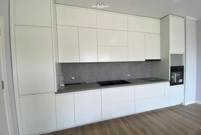 Tirane, jepet me qera zyre Kati 4, 90 m² 550 € (PALLATET BERMON)