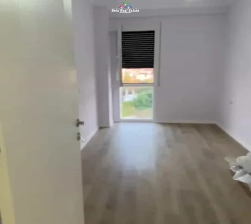 Tirane, jepet me qera zyre Kati 4, 90 m² 550 € (PALLATET BERMON)