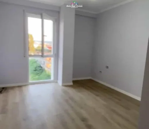 Tirane, jepet me qera zyre Kati 4, 90 m² 550 € (PALLATET BERMON)