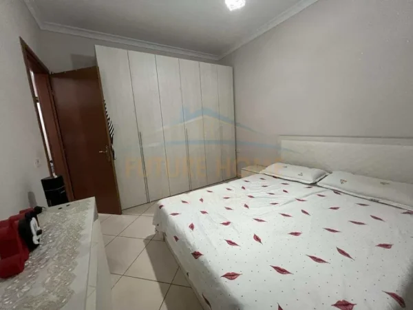 Tirane, jepet me qera apartament 2+1 Kati 4, 76 m² 450 € (YZBERISHT)