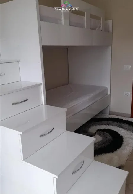 Tirane, jepet me qera apartament 2+1 Kati 4, 104 m² 550 € (PRANE TRIDA LOUNGE BAR)