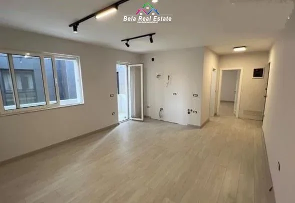 Tirane, jepet me qera zyre Kati 4, 50 m² 700 € (PRANE GREEN HOUSE HOTEL)