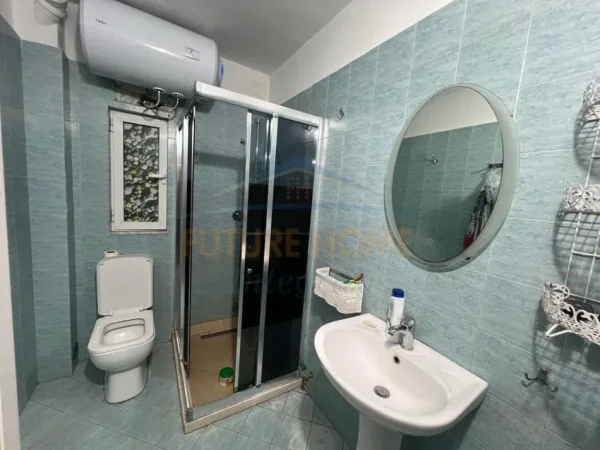 Tirane, jepet me qera apartament 2+1 Kati 1, 88 m² 500 € (Laprake , Prane Kupoles)