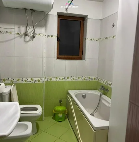 Tirane, jepet me qera apartament 2+1+Aneks+Ballkon Kati 2, 158 m² 650 € (PRANE RESTORANT VELLEZRIT GJANA)