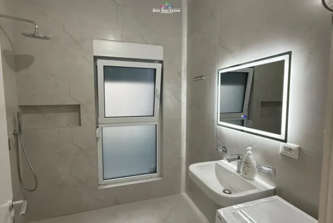 Tirane, jepet me qera apartament 1+1 Kati 7, 70 m² 550 € (KOMPLEKSI KADIU)