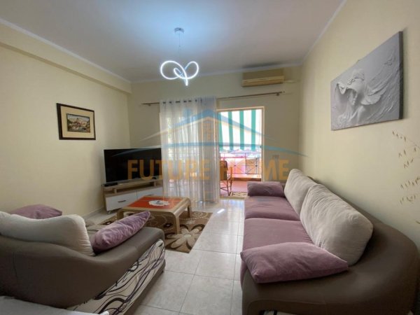 Tirane, jepet me qera apartament 3+1 Kati 3, 140 m² 750 € 
