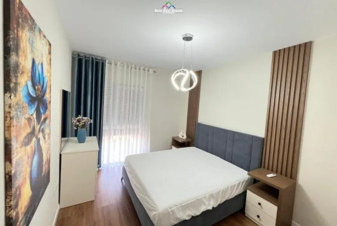 Tirane, jepet me qera apartament 2+1 Kati 3, 92 m² 850 € (PRANE KISHES UNGJILLORE)